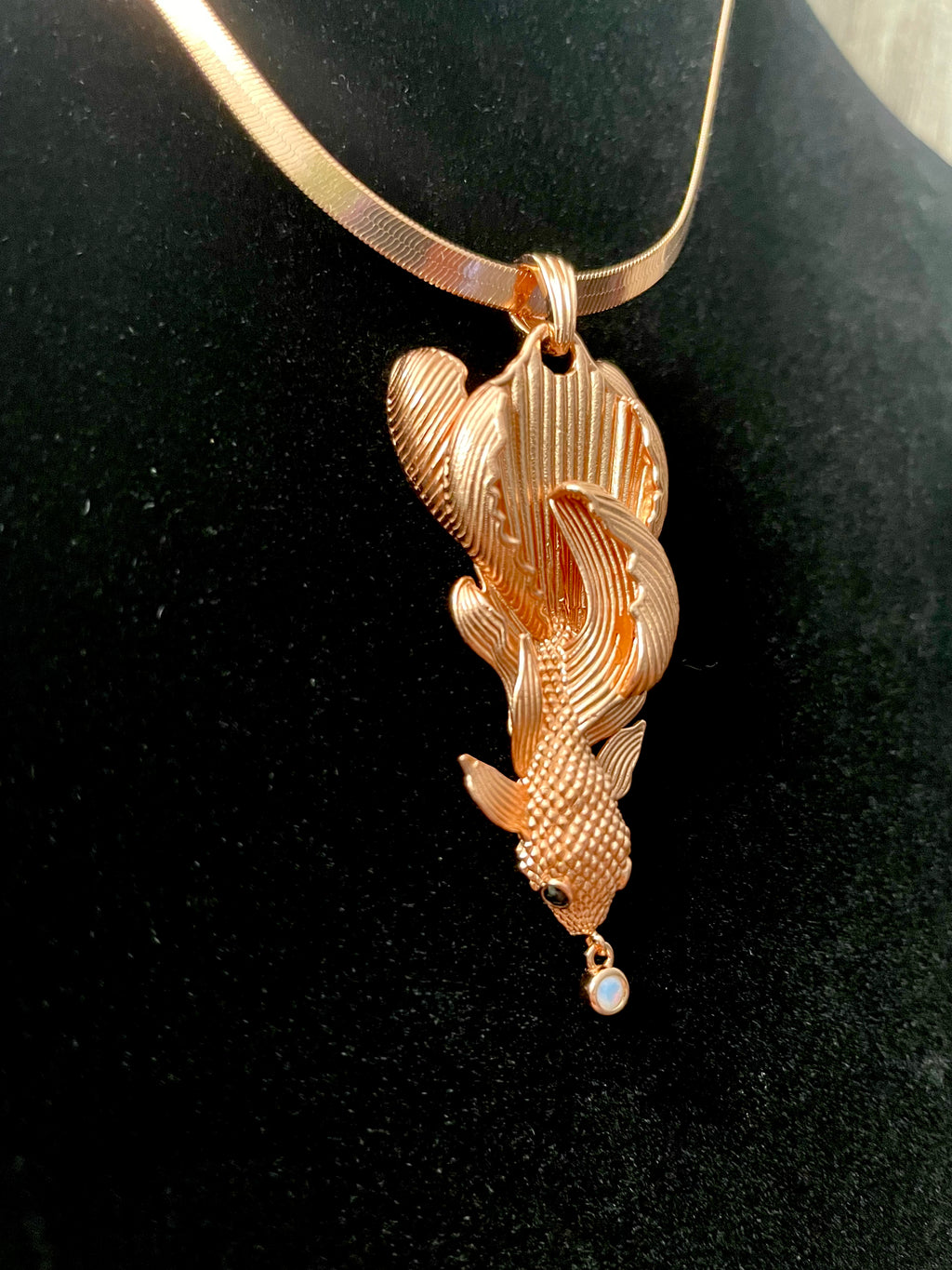 Betta Chasing Birthstone Pellet - Aquaria Gems