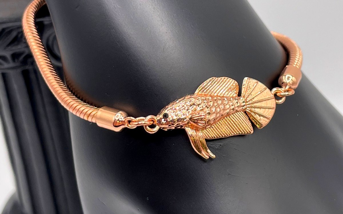 Small and Sassy Female Betta Bracelet - Aquaria Gems